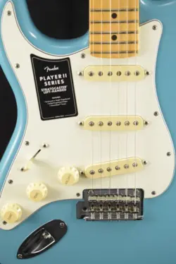 STRATOCASTER LEFT-HAND AQUATONE