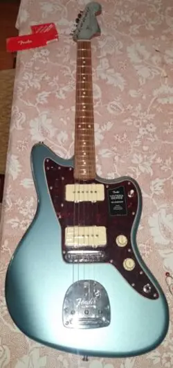 VINTERA JAZZMASTER ICE