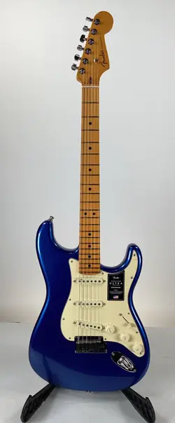 FENDER AMERICAN ULTRA STRATOCASTER ELECTRIC SOLIDBODY GUITAR, COBRA BLUE