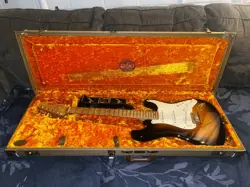 FENDER 50TH ANNIVERSARY DELUXE AMERICAN STRATOCASTER - 2004