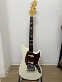 FENDER JAPAN MUSTANG WHITE  MG65-86 SAFE PACKING!