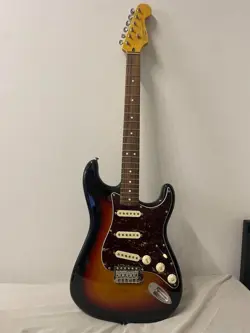 SQUIER BY FENDER CLASSIC VIBE STRATOCASTER ELECTRIC GUITAR SUNBURST USED