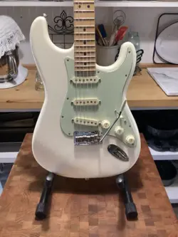 2017 FENDER DELUXE ROADHOUSE STRATOCASTER