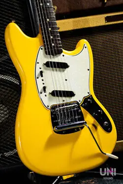 FENDER MUSTANG 
