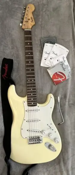 FENDER 371001532 SQUIER BULLET STRAT ELECTRIC GUITAR - OLYMPIC WHITE