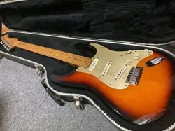 FENDER AMERICAN STANDARD STRATOCASTER ELECTRIC GUITAR SUNBURST W/HARD CASE