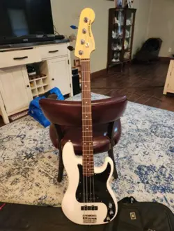 FENDER AMERICAN PERFORMER PRECISION BASS, ARCTIC WHITE