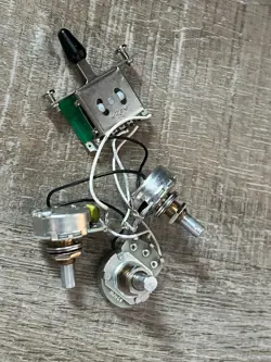 SET FENDER AERODYNE STRATOCASTER JAPAN POTS GUITAR HARNESS