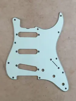 ‘62 REISSUE FENDER