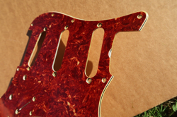 63 71 FENDER STRATOCASTER PICKGUARD  STRAT TORTOISE CELLULOID '60'S USA RI