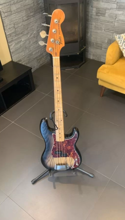 FENDER PRECISION 1976 BASS GUITAR