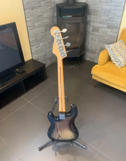 1976 BASS GUITAR