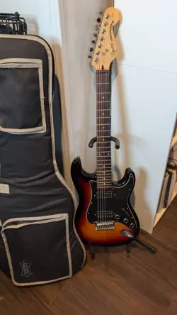 FENDER SQUIER STRATOCASTER VII
