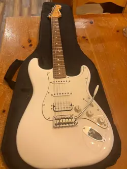 FENDER PLAYER STRATOCASTER PAU FERRO FRETBOARD POLAR WHITE