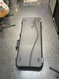 FENDER ELECTRIC GUITAR CASE FITS STRATOCASTER / TELECASTER