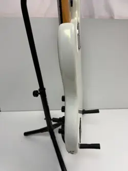 FENDER AMERICAN ULTRA JAZZ BASS V 5-STRING MAPLE FINGERBOARD ARCTIC PEARL