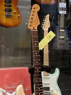 STRATOCASTER/WHITE BLONDE