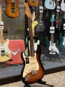 STRATOCASTER LEFT-HAND/