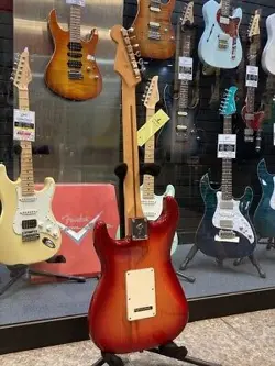 STRATOCASTER/AGED CHERRY