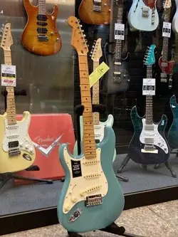 STRATOCASTER LEFT-HAND/AQUATONE