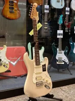 FENDER PLAYER II STRATOCASTER HSS/WHITE BLONDE CHAMBERED ASH 3.08KG