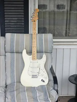 FENDER STRATOCASTER MIM
