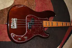 SQUIER BY FENDER CLASSIC VIBE '70S PRECISION BASS - WALNUT MINT!