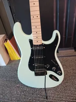 FENDER SQUIRE STRATOCASTER ELECTRIC GUITAR