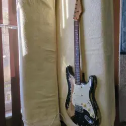 FENDER HANDMADE VINTAGE GUITAR