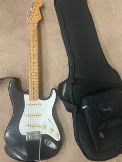 FENDER ROAD WORN STRATOCASTER 50'S BLACK MADE IN MEXICO
