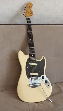 FENDER MUSTANG JAGUAR 2008 GUITAR