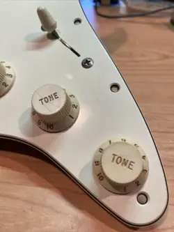 PRE-WIRED FENDER STRATOCASTER