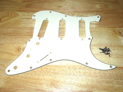 FENDER 2001 USA WHITE 3 PLY STRATOCASTER PICKGUARD