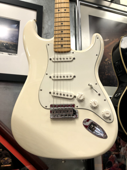 STRATOCASTER STRATOCASTER WHITE