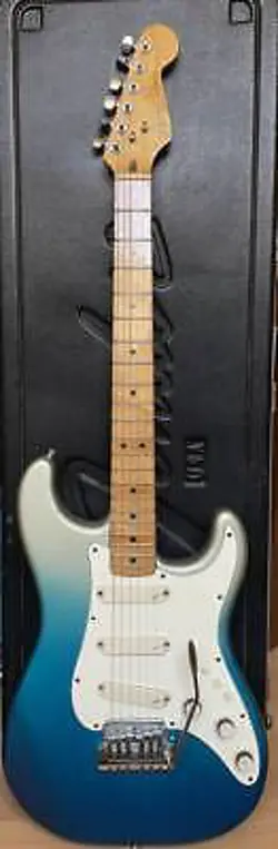 1983 STRATOCASTER BLUE