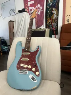 FENDER STRATOCASTER ROAD