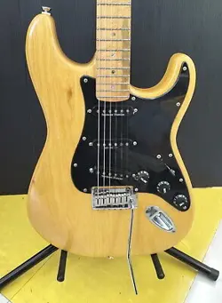 FENDER LITE ASH STRATOCASTER USED ASH BODY MAPLE NECK MAPLE FINGERBOARD NATURAL