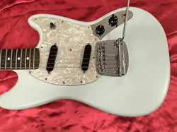 FENDER USA AMERICAN PERFORMER MUSTANG USED ALDER BODY MAPLE NECK W/GIG CASE