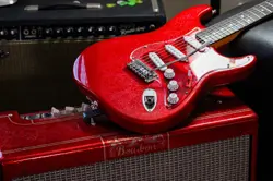 STRATOCASTER RED SPARKLE