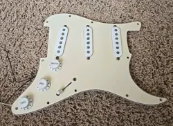 PICKGUARD SSS STRAT