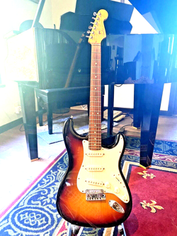 2000 FENDER DELUXE STRATOCASTER GUITAR
