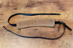 VINTAGE-STYLE GUITAR