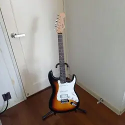 SQUIER BY FENDER/BULLET