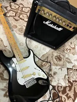 FUJIKEN FENDER JAPAN MEDIUM SCALE STRATOCASTER