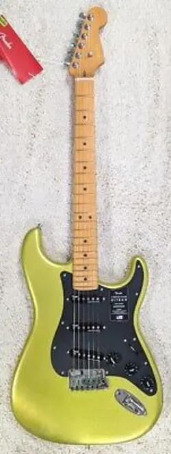 FENDER  AMERICAN ULTRA II STRATOCASTER®, MAPLE FINGERBOARD, SOLAR FLARE  HS CAS