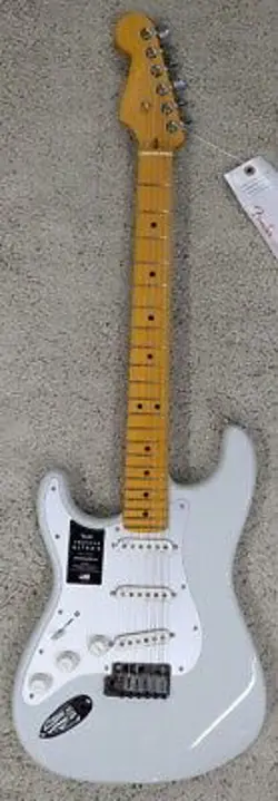 FENDER AMERICAN ULTRA II STRATOCASTER® LEFT-HAND, MAPLE FINGERBOARD, AVALANCHE