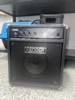 FENDER RUMBLE BASS AMPLIFIER 1 X 15
