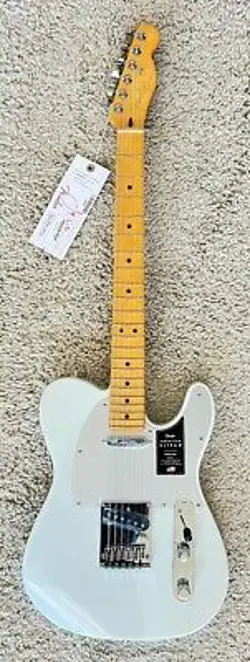 FENDER AMERICAN ULTRA II TELECASTER®, MAPLE FINGERBOARD, AVALANCHE   HS CASE