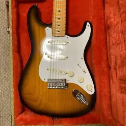 ELECTRIC GUITAR FENDER STRATOCASTER AMERICAN VINTAGE '57 ST 1993 SUNBURST