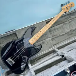 2009 FENDER AMERICAN STANDARD JAZZ BASS BLACK W/MAPLE FINGERBOARD